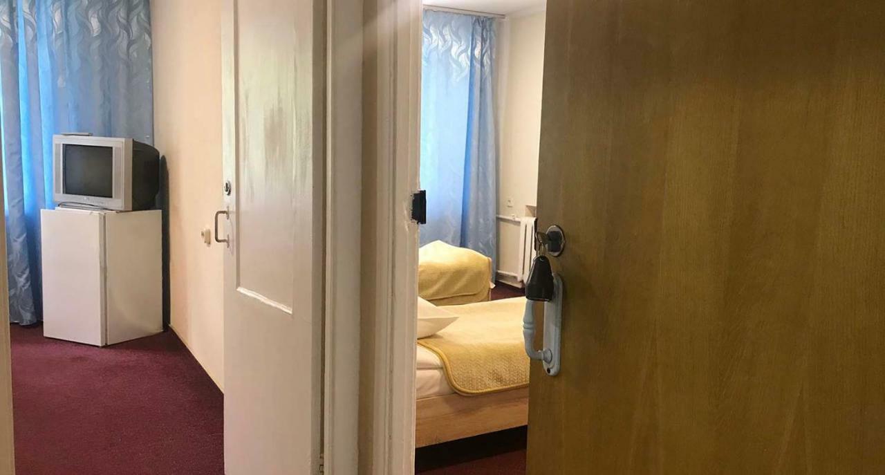Kozatsky On Antonova Hotel Kiev Eksteriør billede